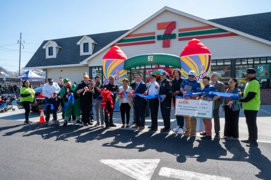 7-Eleven Officials, Islip Tax Receiver Andy Wittman, and Community Members cut Ribbon at new location