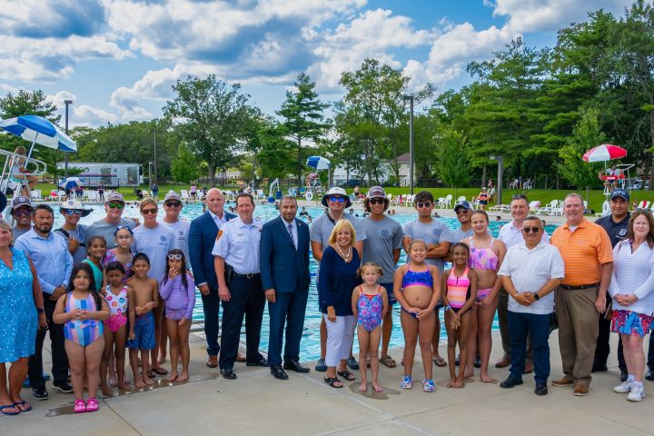 Hundreds turn out for Annual Clemente Pool Party!