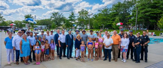 Large group photo of attendees, local officials and more