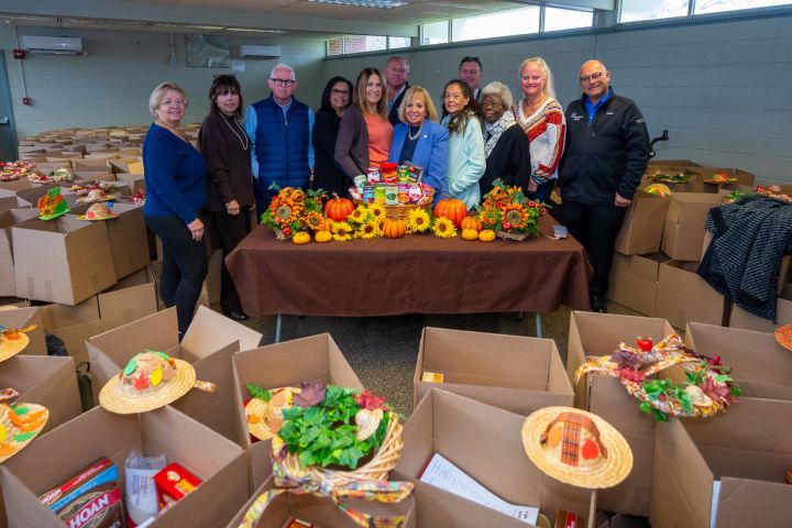 Town of Islip Distributes 800 Turkeys and 850 Thanksgiving ‘Boxes of Love’