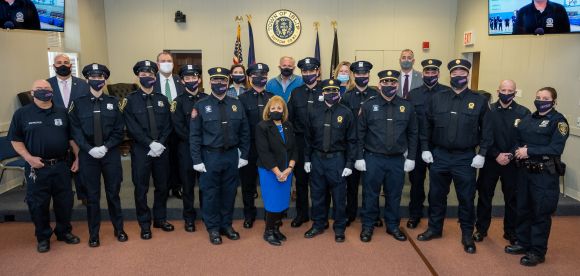 Supervisor, Instructors and Graduates take a group photo