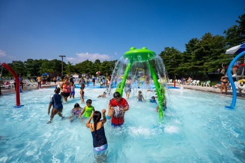 residents enjoy spray park in the sun