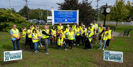 Group shot of Supervisor, Officials and Volunteers